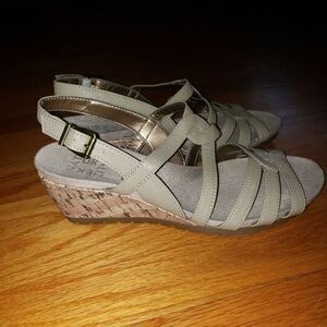 Naturalizer beige wedge sandals Womans Size 9m